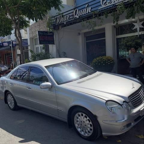 Cần bán xe Mercedes E240 năm 2003, màu bạc chính chủ, 335tr