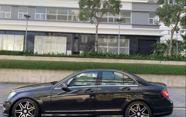 Cần bán gấp Mercedes C300 sản xuất năm 2014, màu đen còn mới0