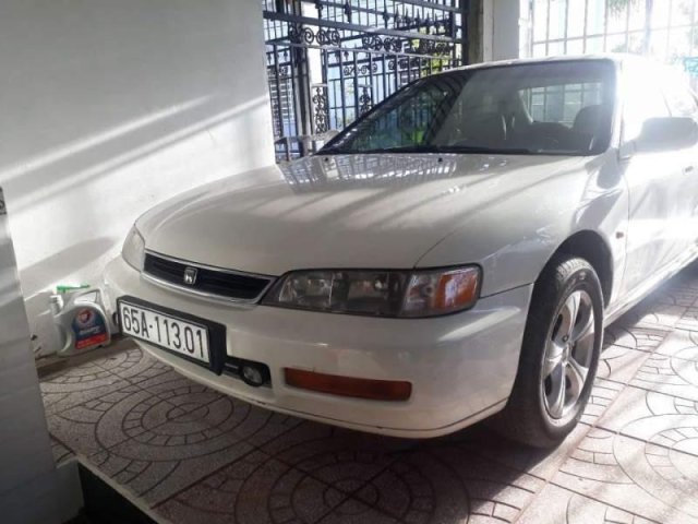 Bán Honda Accord năm sản xuất 1997, màu trắng, xe nhập 