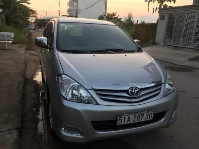 Bán ô tô Toyota Innova 2.0G năm 2012, màu bạc xe gia đình giá cạnh tranh