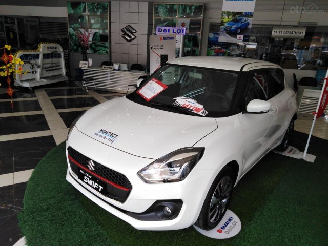 Bán Suzuki Swift GLX đời 2018, màu trắng, nhập từ Thái