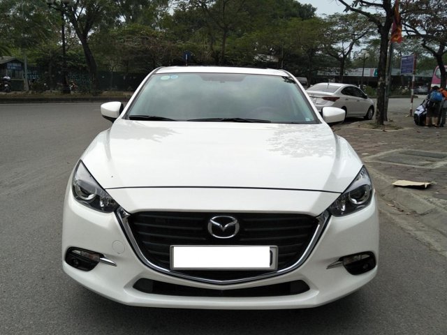 Cần bán Mazda 3 hatback, AT sản xuất năm 2018, màu trắng0