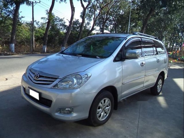 Bán Toyota Innova sản xuất năm 2008, màu bạc, giá 275tr