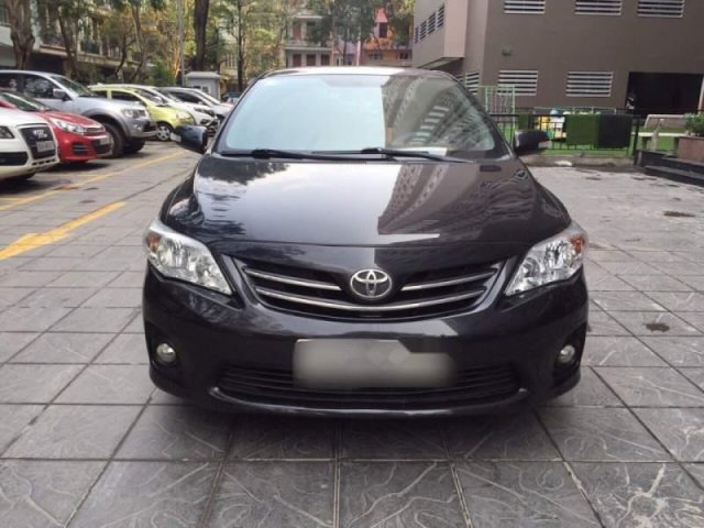 Cần bán Toyota Corolla Altis đời 2011, màu ghi xám 