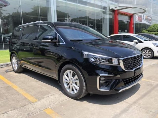 Cần bán xe Kia Sedona 2019, màu xanh đen 