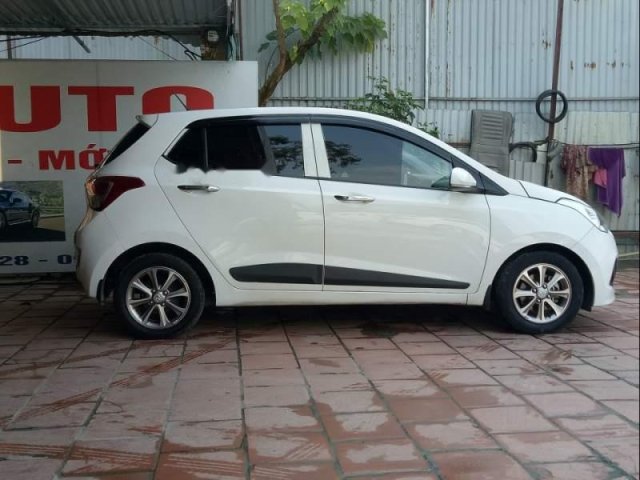 Cần bán lại xe Hyundai Grand i10 1.25 AT sản xuất năm 2016, màu trắng, xe nhập, giá chỉ 399 triệu