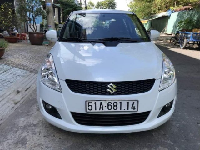 Cần bán lại xe Suzuki Swift năm sản xuất 2013, màu trắng, nhập khẩu nguyên chiếc như mới0