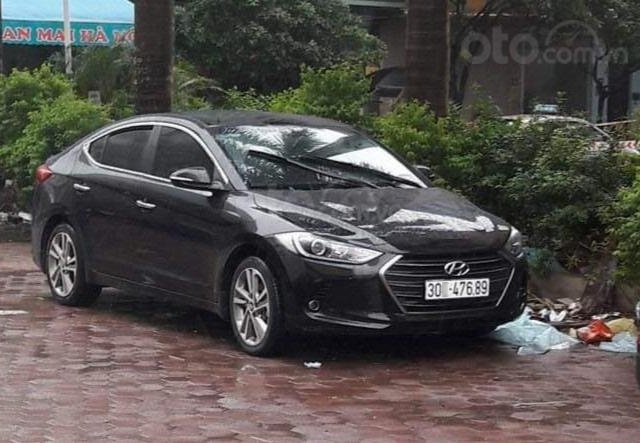 Bán ô tô Hyundai Elantra 2.0 2017, màu đen0