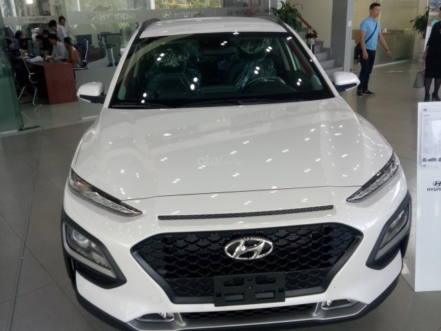 Bán Hyundai Kona 2019, màu trắng tiêu chuẩn trả trước 215tr nhận xe ngay