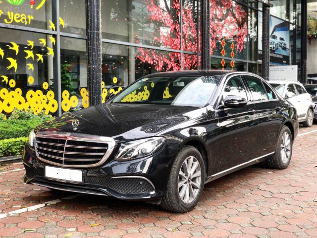 Bán Mercedes E200 2019 chính chủ chạy lướt, giá cực tốt0