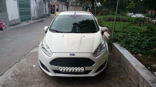 Bán Ford Fiesta 1.5 AT năm 2013, màu trắng giá cạnh tranh0