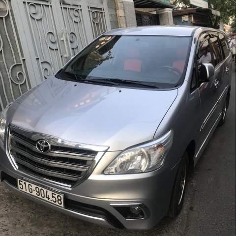 Bán xe Toyota Innova 2.0E 2014, màu bạc, giá tốt