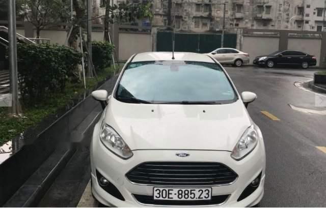 Cần bán Ford Fiesta 1.0 Ecoboost 2017, màu trắng chính chủ, giá tốt0