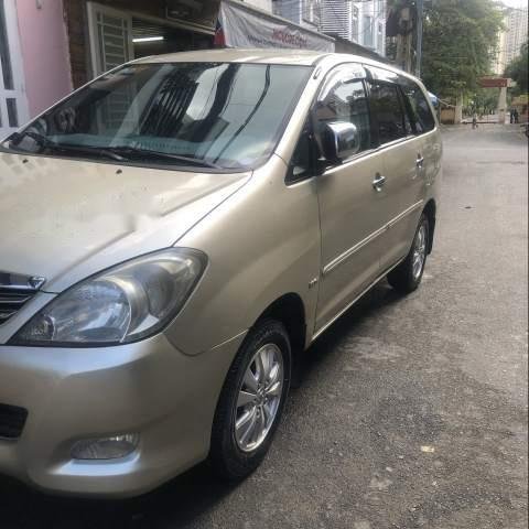 Cần bán lại xe Toyota Innova đời 2009, gia đình sử dụng