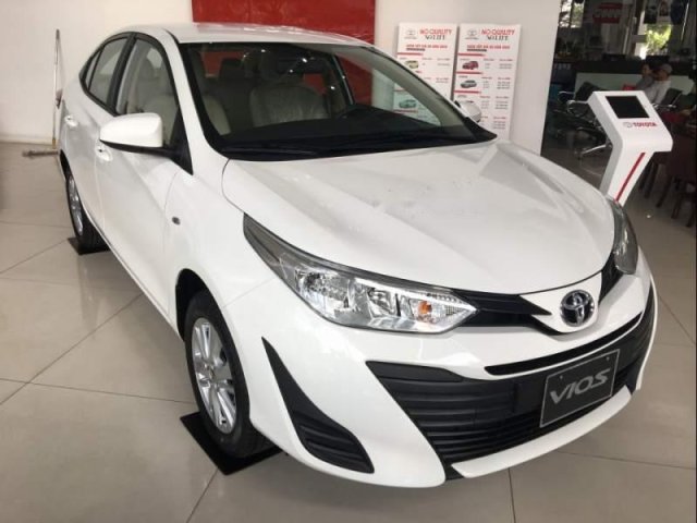 Bán Toyota Vios đời 2019, màu trắng, xe nhập  