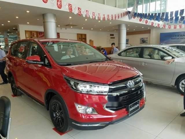 Bán xe Toyota Innova Venturer sản xuất 2019, màu đỏ, giá tốt