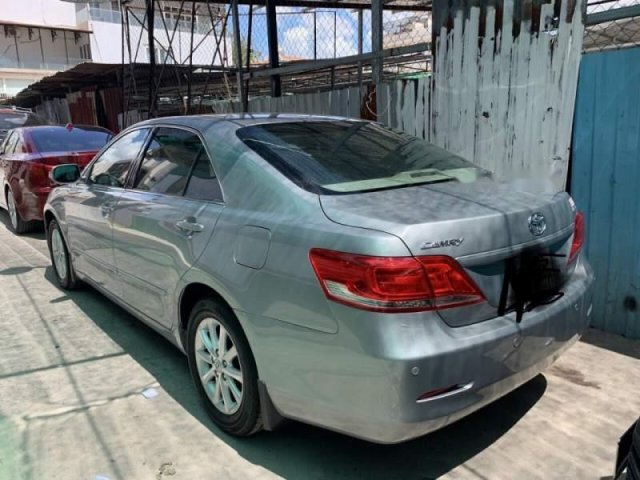 Cần bán gấp Toyota Camry 2.4G 2010, màu bạc 