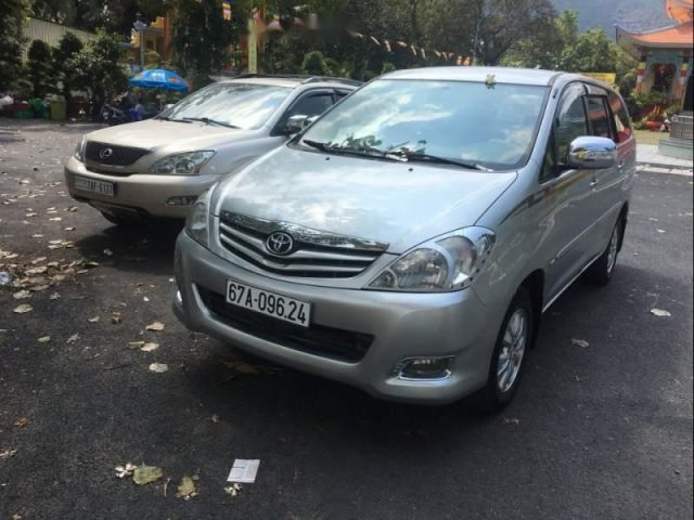 Bán ô tô Toyota Innova 2.0G năm 2010, màu bạc