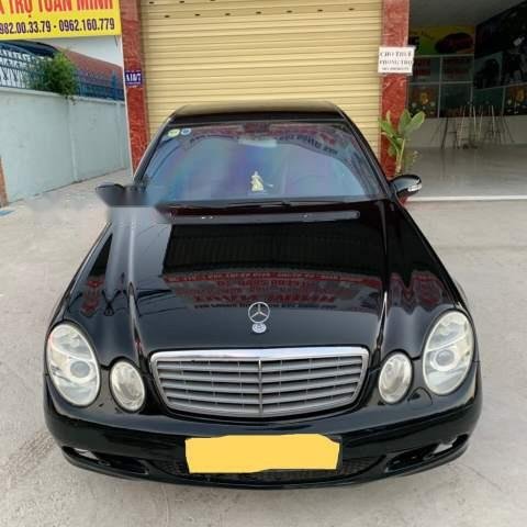 Bán xe Mercedes E200 đời 2005, màu đen, xe nhập