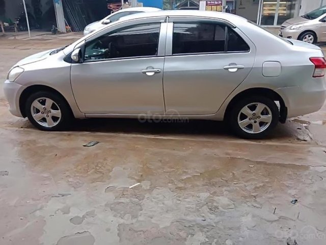 Cần bán gấp Toyota Vios năm sản xuất 2009, màu bạc