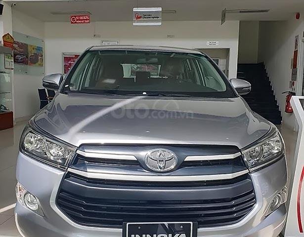 Cần bán xe Toyota Innova 2.0E 2019, màu bạc, giá tốt