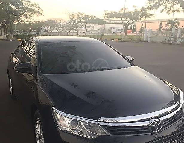 Bán ô tô Toyota Camry 2.0E đời 2016, màu đen chính chủ