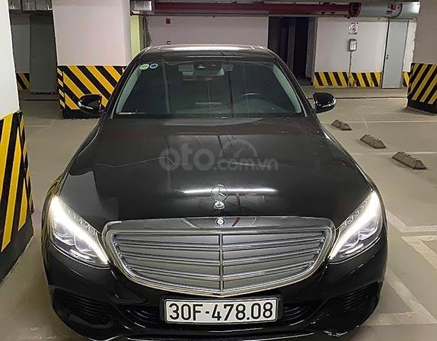 Cần bán xe cũ Mercedes đời 2015, màu đen chính chủ