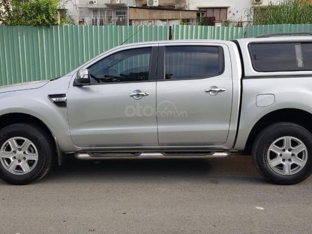 Xe Ford Ranger năm sản xuất 2013, màu bạc, xe còn rất mới