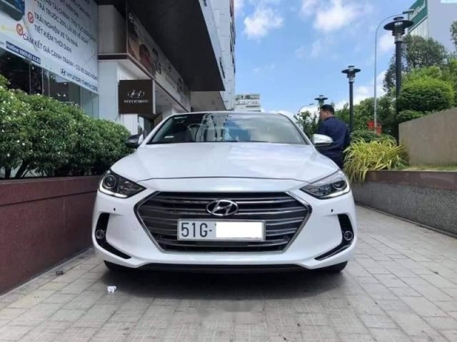 Bán Hyundai Elantra 2.0AT sản xuất 2017, màu trắng, xe đẹp