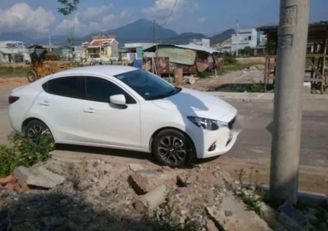 Bán xe Mazda 2 đời 2018, màu trắng0