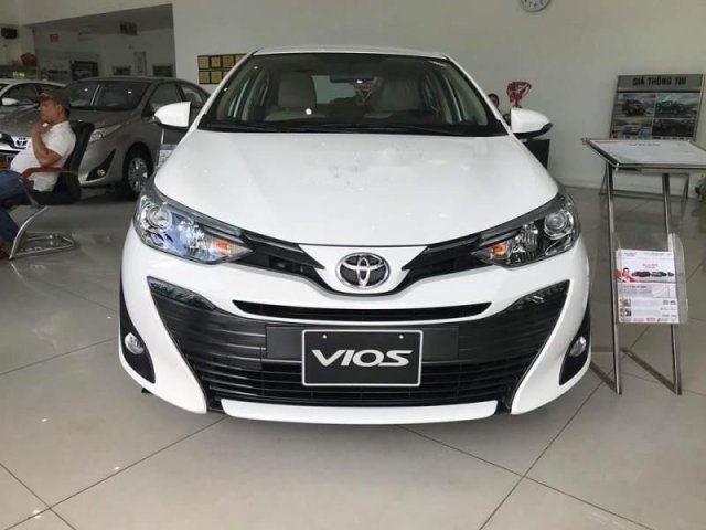 Bán Toyota Vios đời 2019, màu trắng, giá tốt