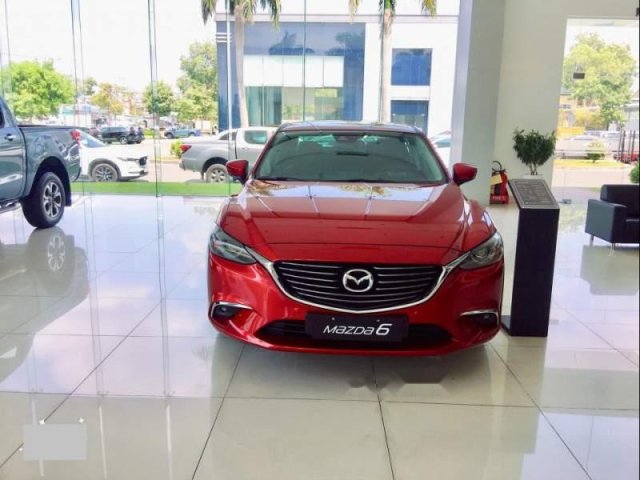 Cần bán Mazda 6 2.0 Premium đời 2019, màu đỏ, mới 100%0