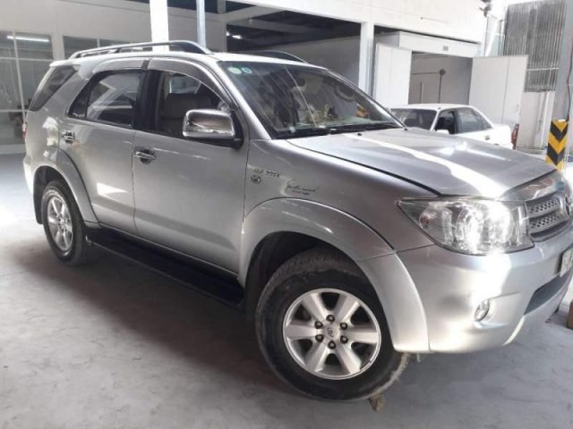 Bán xe Toyota Fortuner V năm sản xuất 2011, xe còn nguyên zin, một đời chủ từ đầu