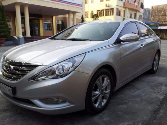 Bán Hyundai Sonata AT sản xuất 2011, màu bạc, xe đẹp0