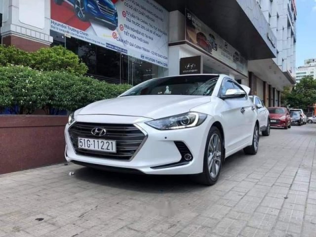 Cần bán lại xe Hyundai Elantra 2.0 năm 2017, màu trắng, 625 triệu