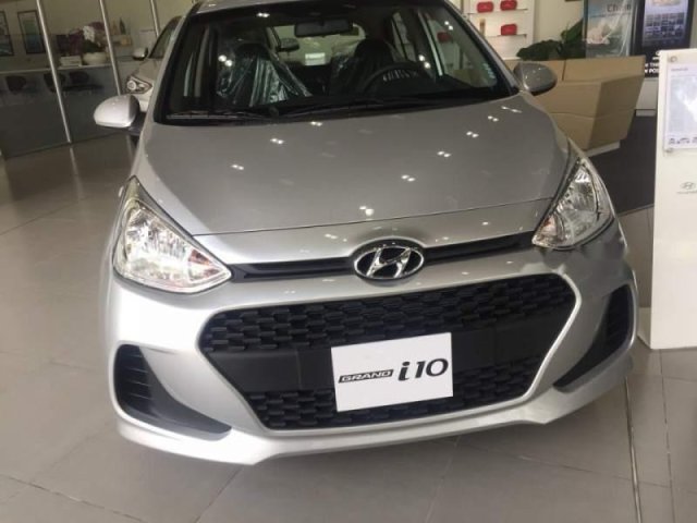 Bán xe Hyundai Grand i10 đời 2018, màu bạc, 330 triệu