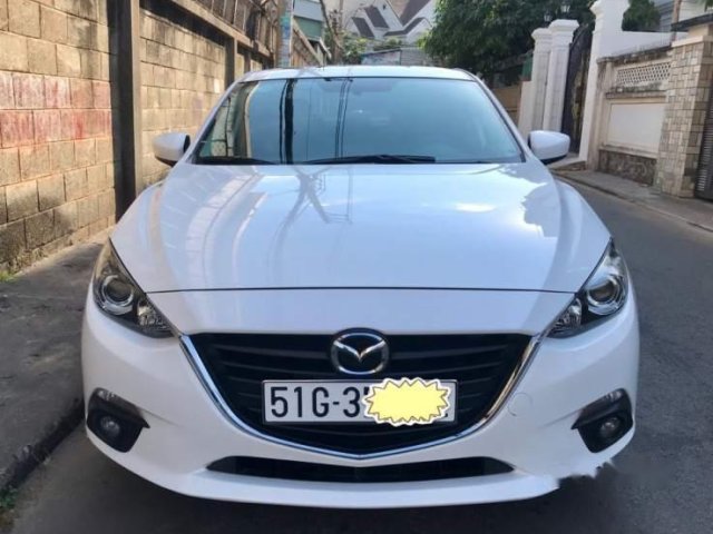 Cần bán xe Mazda 3 sản xuất 2015, màu trắng chính chủ, 570 triệu