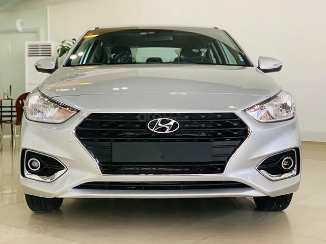 Cần bán Hyundai Accent đời 2019, màu bạc