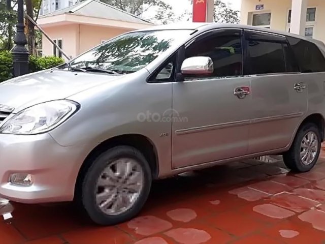 Cần bán lại xe Toyota Innova G sản xuất năm 2011, màu bạc  