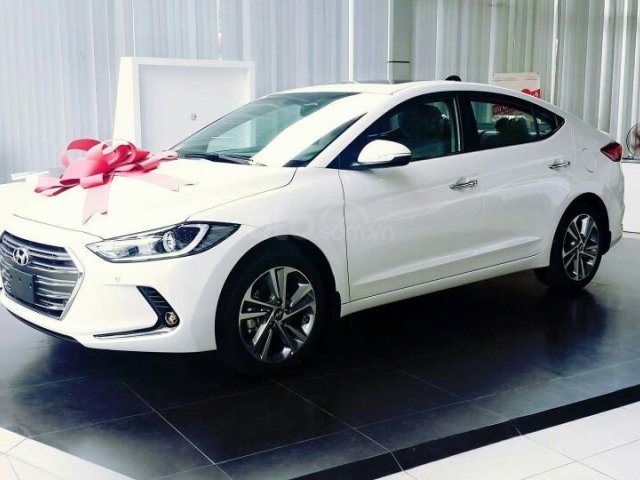 Hyundai Elantra khuyến mãi đầu năm cực hot - LH: 094 617 0 716