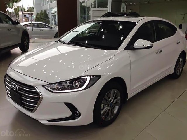 Bán ô tô Hyundai Elantra 1.6 AT 2018, màu trắng