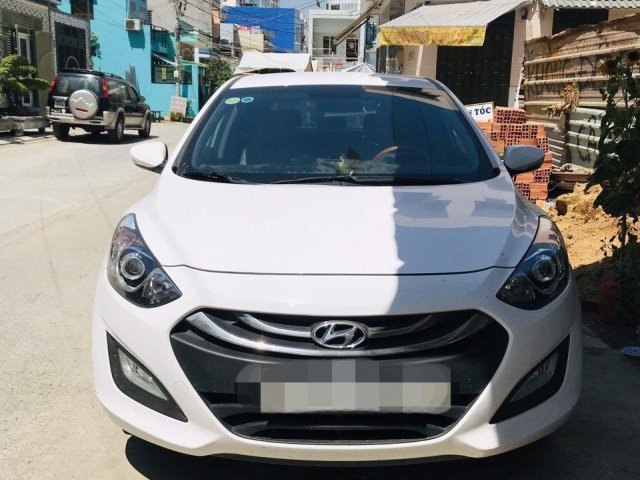 Cần bán Hyundai i30 2015, màu trắng, xe nhập