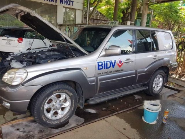 Cần bán gấp Hyundai Terracan sản xuất năm 2005, màu bạc, 200tr