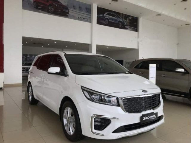 Cần bán xe Kia Sedona sản xuất 2019, màu trắng, giá tốt0