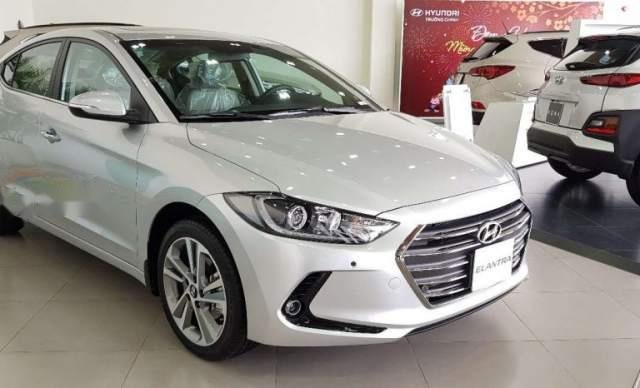 Bán Hyundai Elantra năm sản xuất 2019, màu bạc, giá chỉ 200 triệu