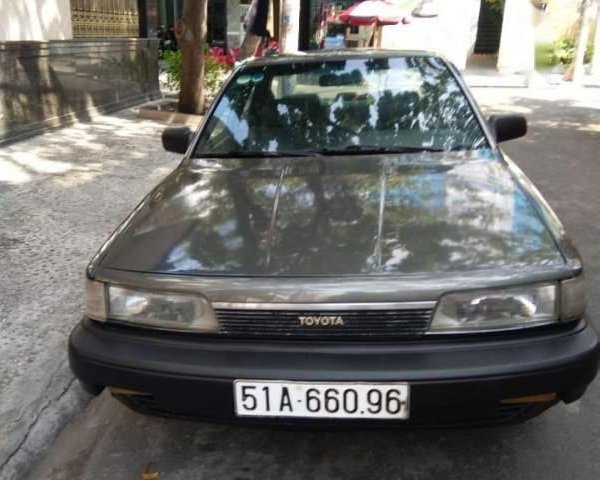 Cần bán lại xe Toyota Camry 1990, màu xám, nhập khẩu, giá tốt