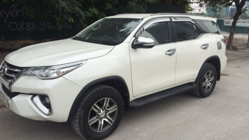 Bán xe cũ Toyota Fortuner AT sản xuất năm 2017, màu trắng