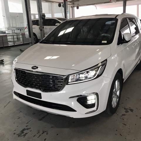 Cần bán Kia Sedona năm sản xuất 2019, màu trắng, giá tốt