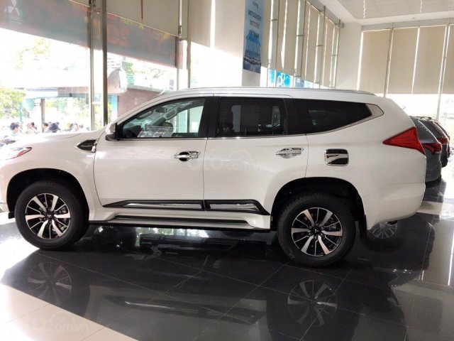 Bán Mitsubishi Pajero Sport 4x2 MT, màu trắng, giao xe ngay - 0938 598 7380