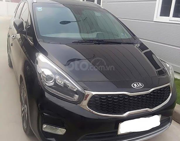 Bán Kia Rondo GAT sản xuất năm 2017, màu đen chính chủ0